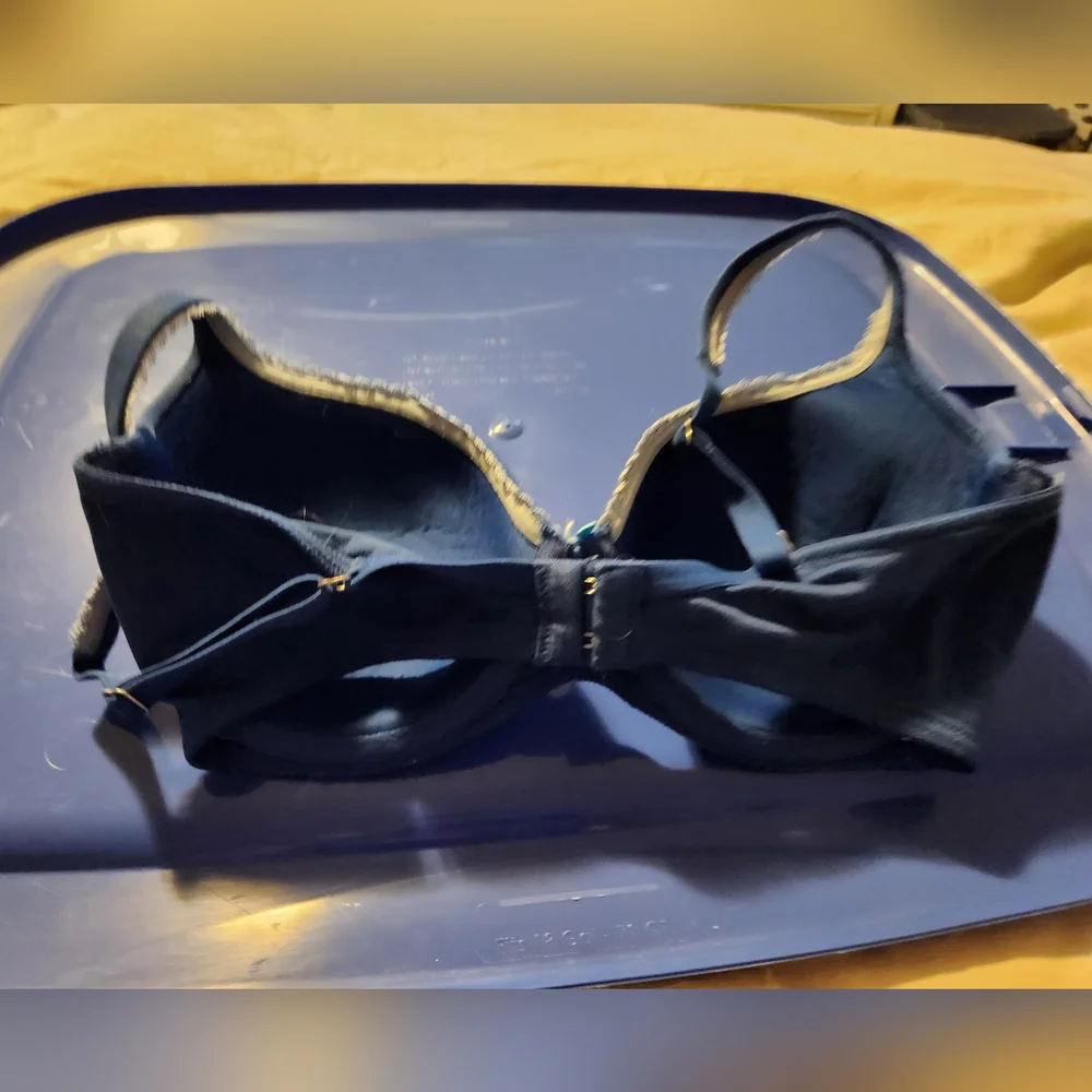 Victoria Secrets Bra - Picture 2 of 3